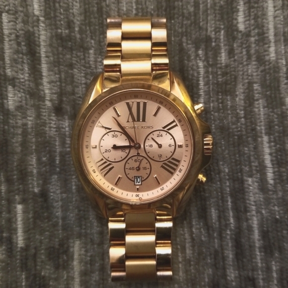 Michael Kors Oversized Rose Gold Watch - Picture 1 of 4
